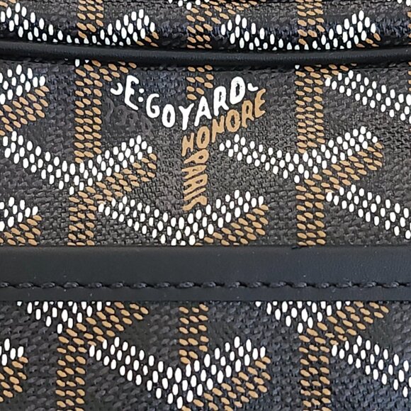 Cap Vertical PM Shoulder Bag Made With PVC and Leather. Previously Owned. - Picture 4 of 8